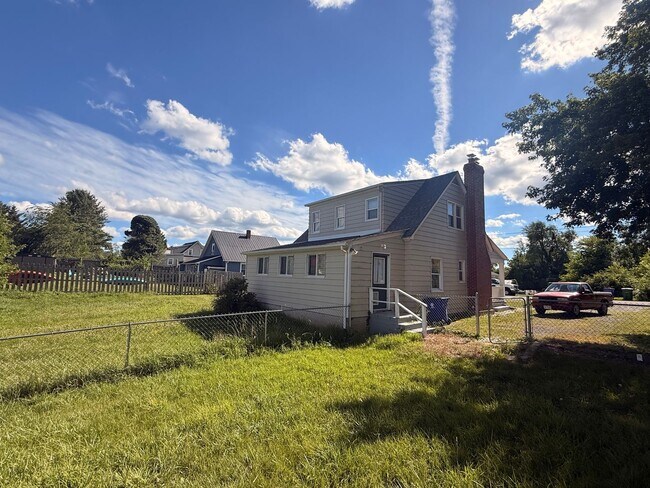 Building Photo - Christiansburg, 3 BR / 1.5 BA, Available for rent