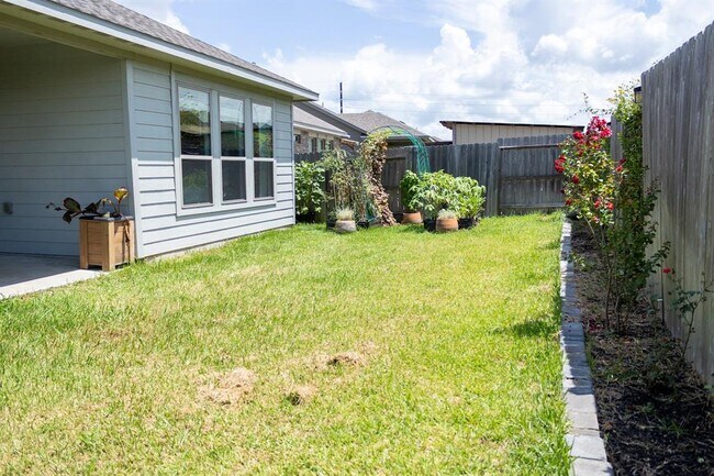 Building Photo - 8023 Pinebrook Arbor Ct