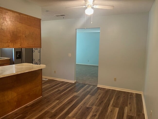 Building Photo - HAP/Section 8 Qualified!
