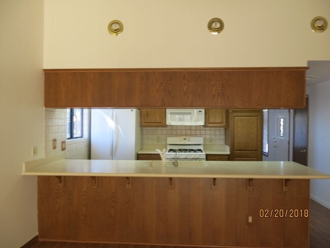 Building Photo - 4 bed, 2 bath, 2 car garage . Boulder City RV parking