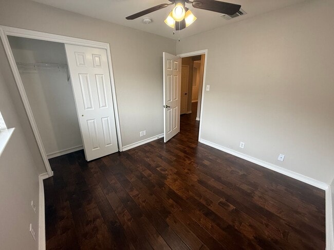 Building Photo - "Beautiful 4-Bed, 2-Bath Home in Emerald Valley – Lease for $1,725 (15 Months)