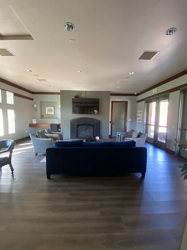 Building Photo - Victoria Gardens Three Bedroom Condo