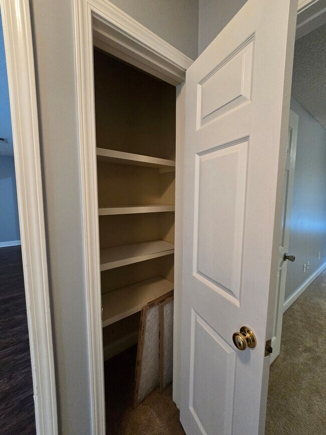Building Photo - 3563 Beacon Dr