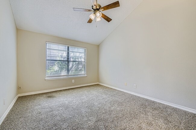 Building Photo - 1322 Jasmine Dr