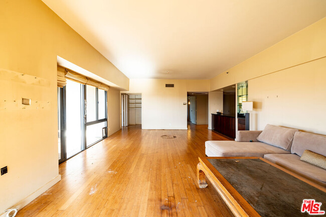 Building Photo - 10445 Wilshire Blvd
