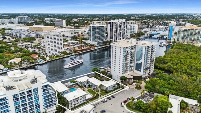 Building Photo - 741 Bayshore Dr