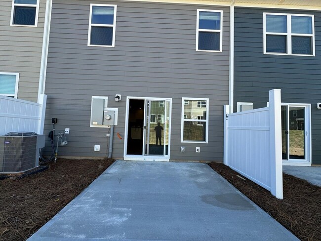 Building Photo - Brand New Townhome in Concord! Great schools!