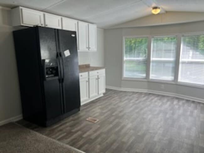 Building Photo - Newly Remodeled Trailer - Close to New Riv...