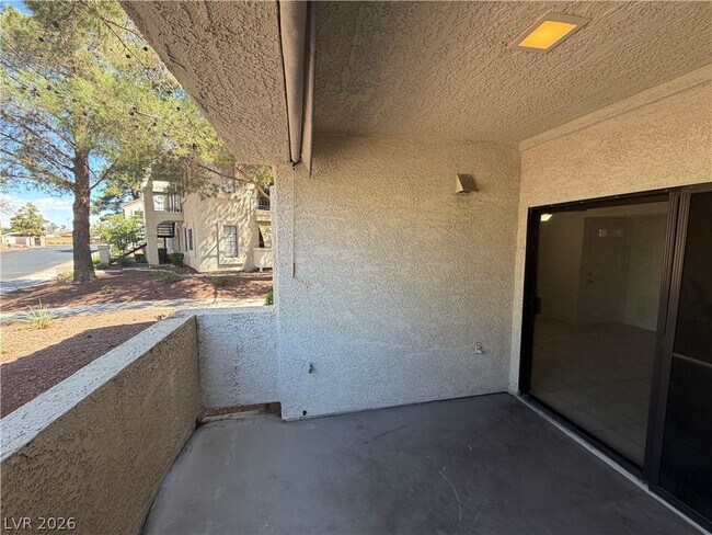 Building Photo - 4736 Nara Vista Way