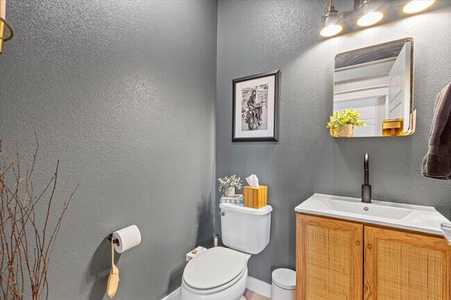 Building Photo - 3014 Neal St