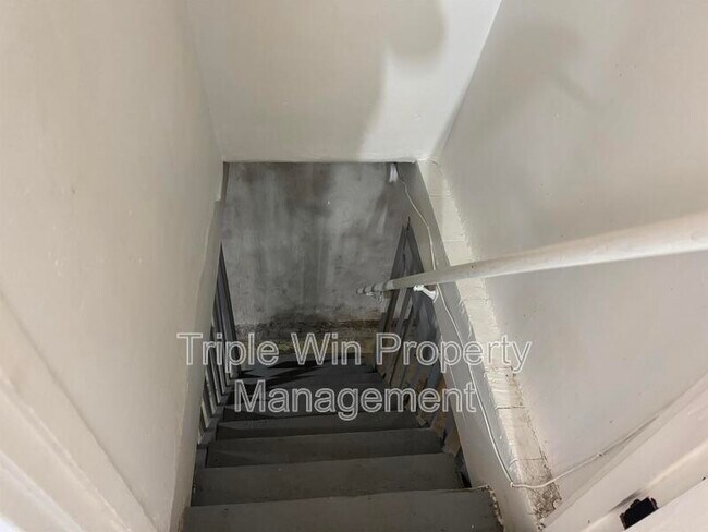 Building Photo - 3704 Taft Ave