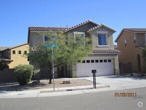 Building Photo - Beautiful 4-bedroom 3-bathroom - GREAT LOC...