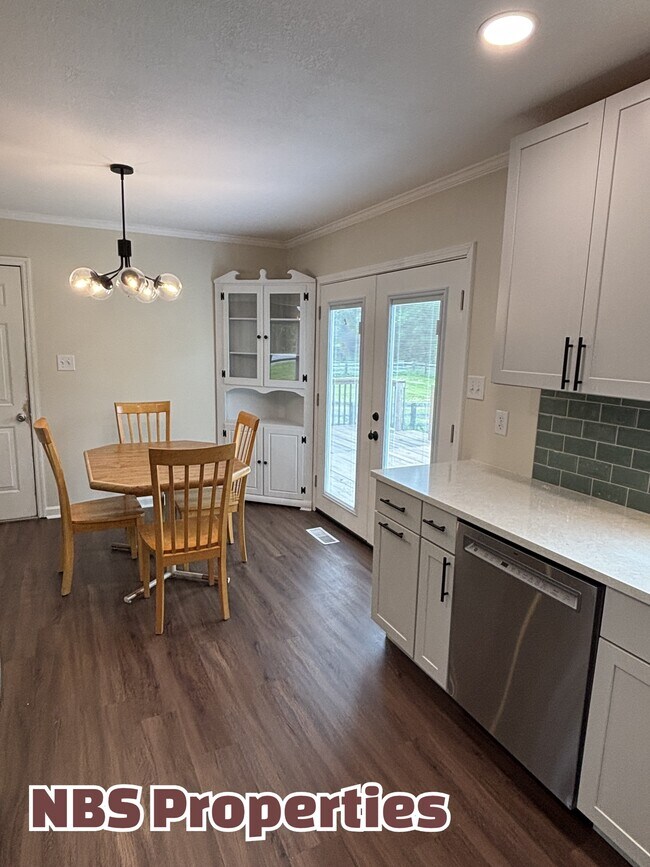 Building Photo - 7404 Foxglove Ln