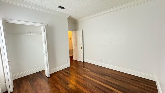 Building Photo - 1040 Nash Dr