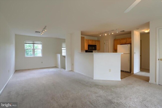Building Photo - 136 Cardinal Ln