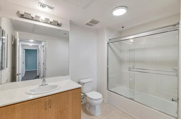 Building Photo - Bright 2BR / 2BA Condo with Balcony, Parking & Amenities in Central Dublin