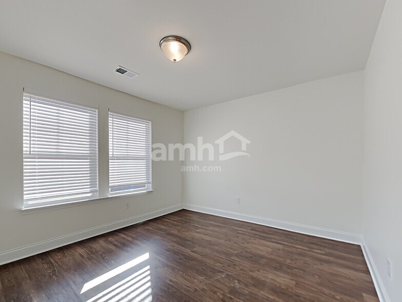 Building Photo - 139 Dog Path Trl