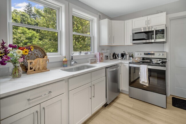 Building Photo - 200 Highland Ave