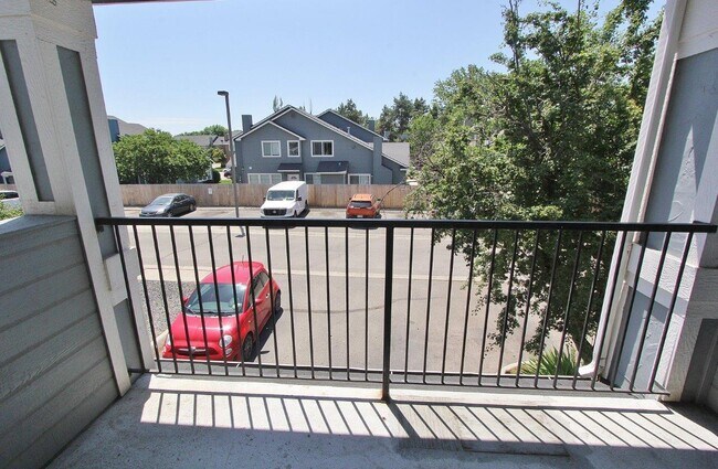 Building Photo - 6734 W Clinton Ln