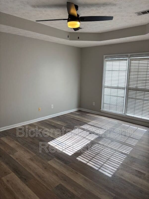 Building Photo - 9146 Garrett Lake Dr