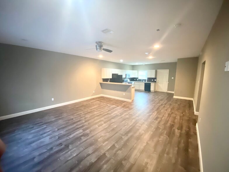 Primary Photo - 10314 Sierra Dr