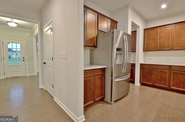 Building Photo - 504 Albertson Ave
