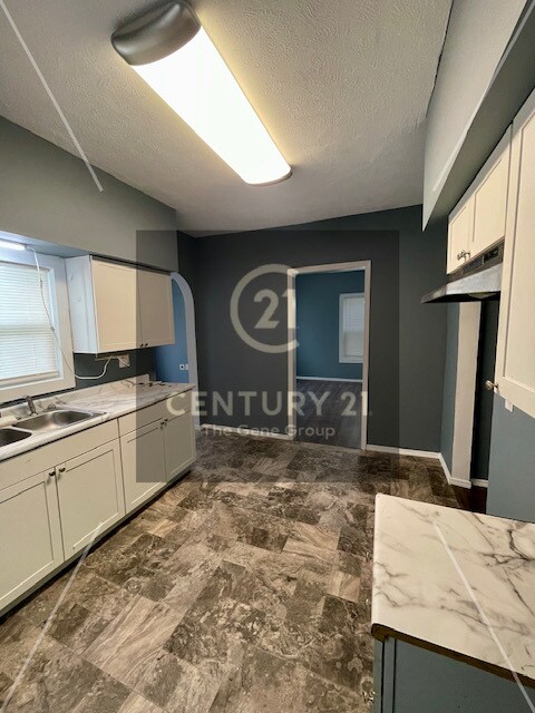 Building Photo - 2114 Wayne Ave