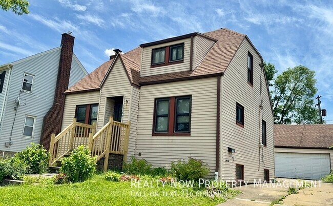 Primary Photo - 11100 Lincoln Ave