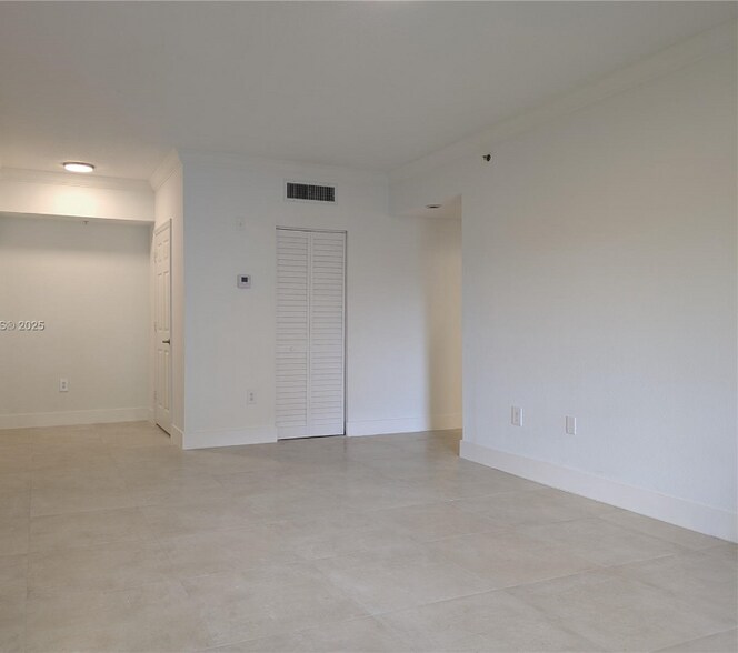 Building Photo - 140 SW 117th Ave