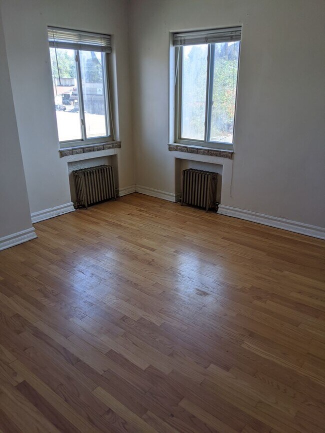 Building Photo - Lovely One Bedroom Apartment - Conveniently Located!