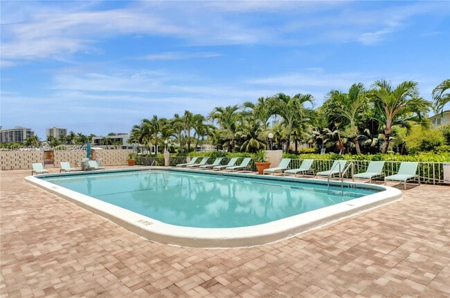 Building Photo - 401 Golden Isles Dr