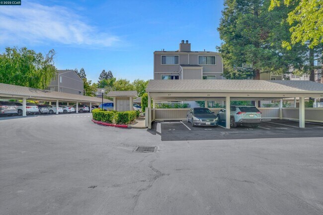 Building Photo - 2725 Oak Rd