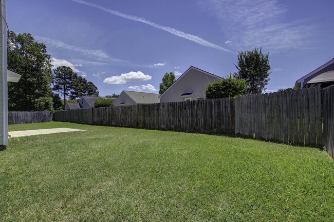 Building Photo - 138 Thistle Rd