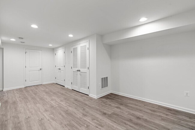 Building Photo - 3BR/4BA - Silver Spring Rambler on Quiet Cul-de-Sac Near Sligo Creek Park