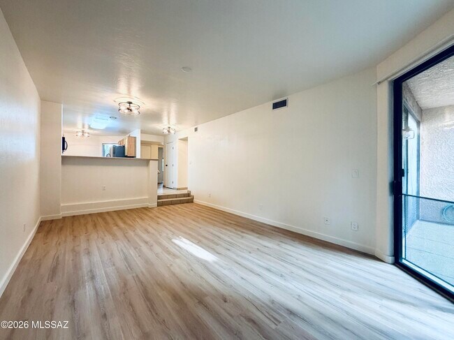 Building Photo - 5675 N Camino Esplendora