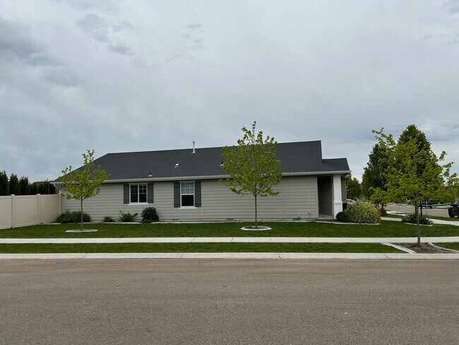 Building Photo - 11416 W Colorado River St