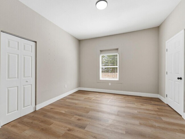 Building Photo - 1740 W Cherry St