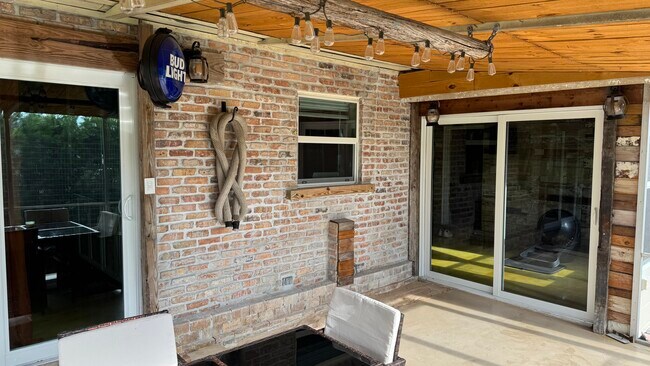 Building Photo - 110 U Vista Ct
