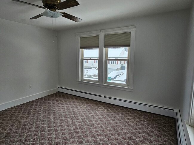 Building Photo - 248 Sutton St