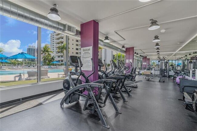 Building Photo - 100 Lincoln Rd