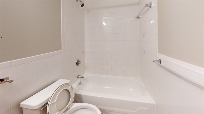 Building Photo - 97 Hudson St