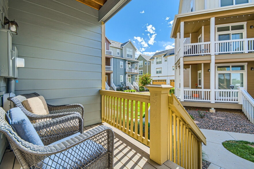 1st Floor Balcony - 532 W Amherst Ave