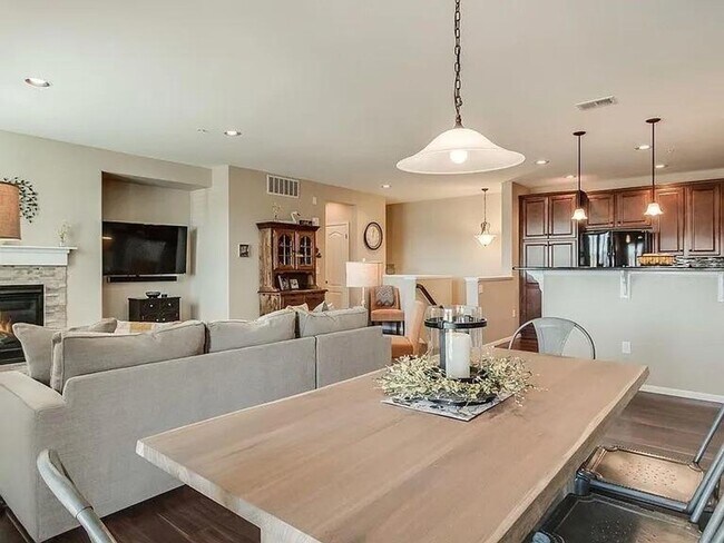 Building Photo - 2 Bed/2 Bath that is beyond expectations!!