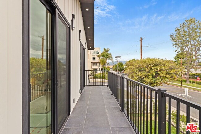 Building Photo - 4535 Haskell Ave