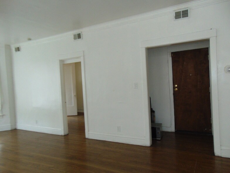 Building Photo - 7342 S Harvard Ave