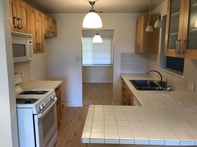 Building Photo - House: 4 Bedroom / 2 Bathroom - North Highlands (COMING SOON!!)