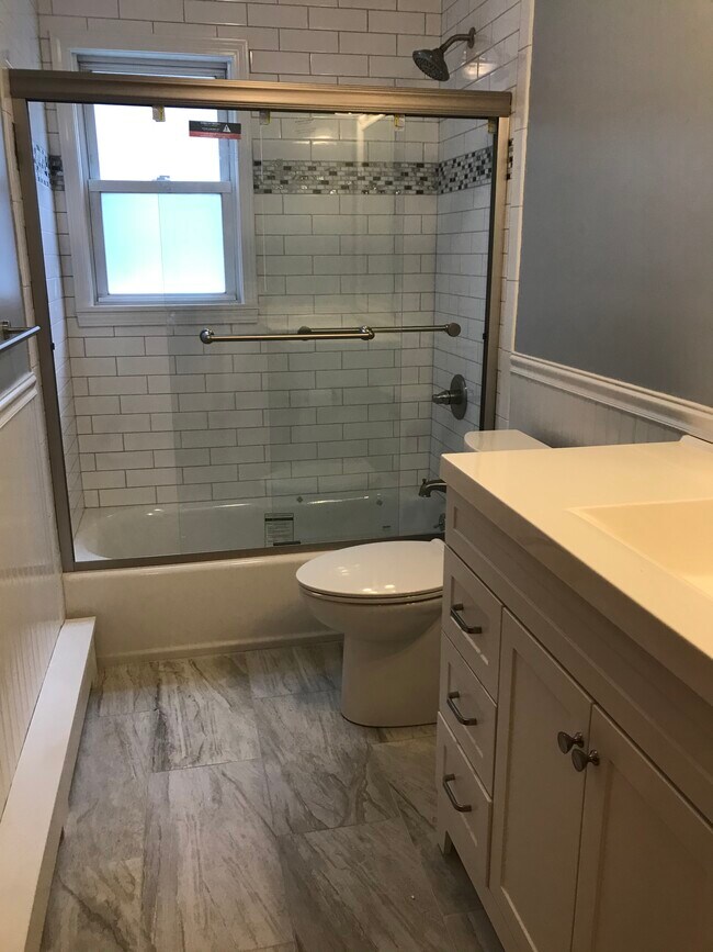 Bathroom - 95 Holland St