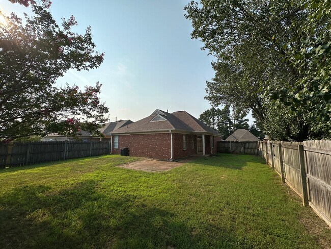 Building Photo - 1098 Breezy Valley Dr