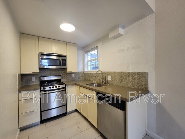 Building Photo - 1716 Capitol Ave