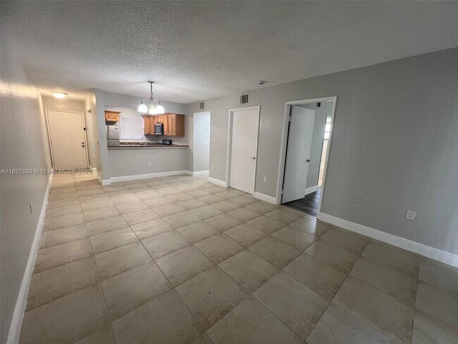 Building Photo - 1543 Lake Crystal Dr